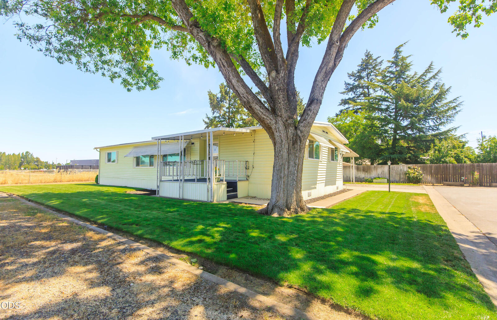 Property Photo:  2600 Stearns Way Spc 1B  OR 97501 