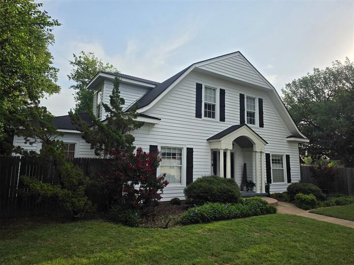 Property Photo: 1016 W Kansas Avenue OK 73018