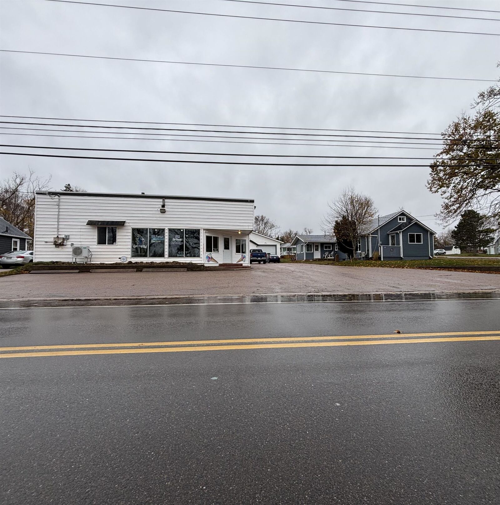 Property Photo: 7651-7653 St. Peters Road PE C0A 1S0
