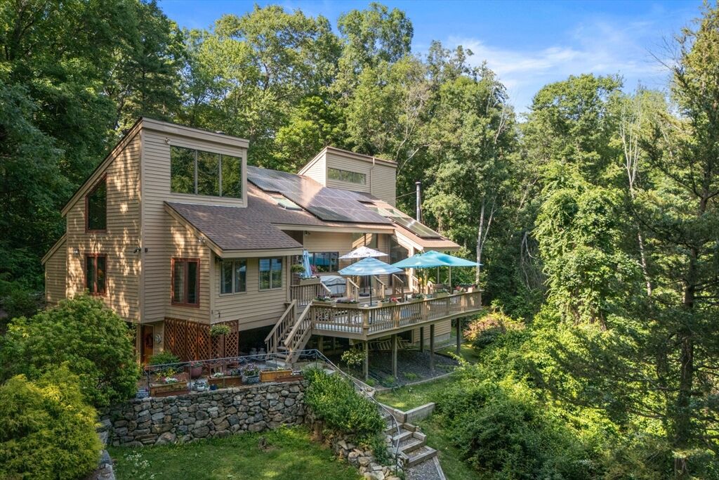 Property Photo: 7 Hilltop Ln MA 01701