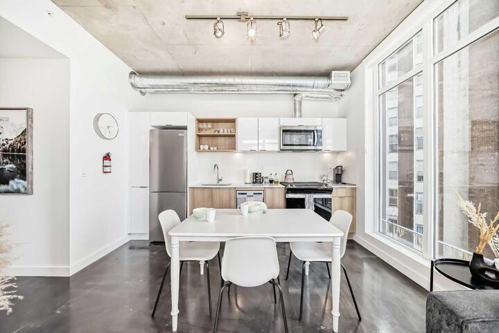 Property Photo: 1319 14 Avenue SW 302 AB T3C 0W3