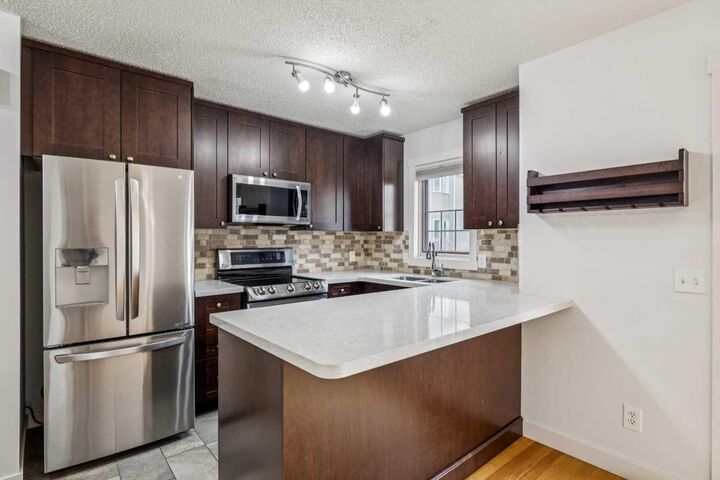 Property Photo: 1110 14 Avenue SW AB T2R 0P2