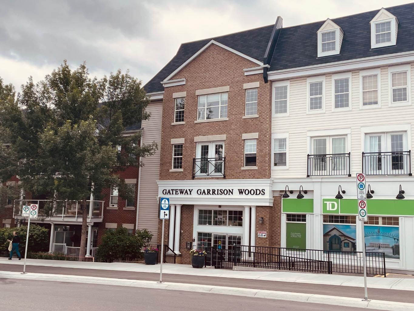 Property Photo: 2233 34 Avenue SW 320 AB T2T 6N2