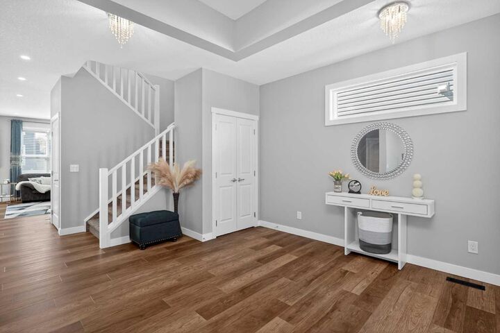 Property Photo:  37 Evansfield Manor NW  AB T3P 1J8 