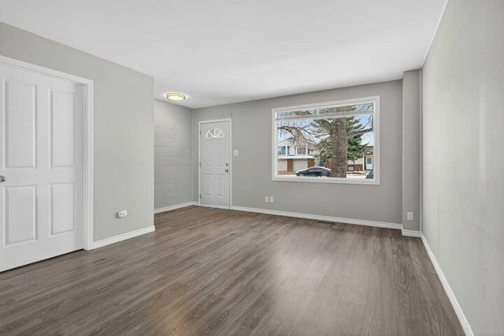 Property Photo: 2211 19 Street NE 303 AB T2E 4Y5