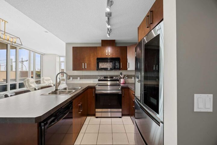 Property Photo:  210 15 Avenue SE 206  AB T2G 0B5 