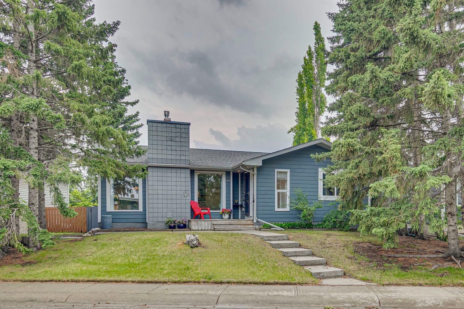 Property Photo: 5689 Brenner Crescent NW AB T2L 1Z3