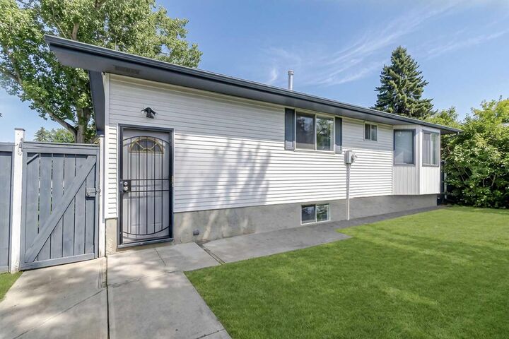 Property Photo:  3523 48 Street NE  AB T1Y 5S5 