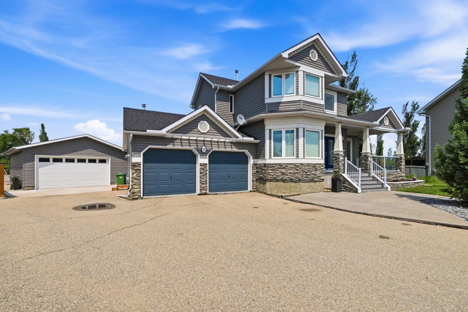 Property Photo:  7 Henderson Bay NE  AB T0J 1X1 