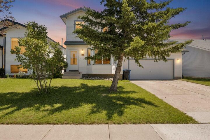 Property Photo: 118 Meadowpark Drive AB T0M 0N0
