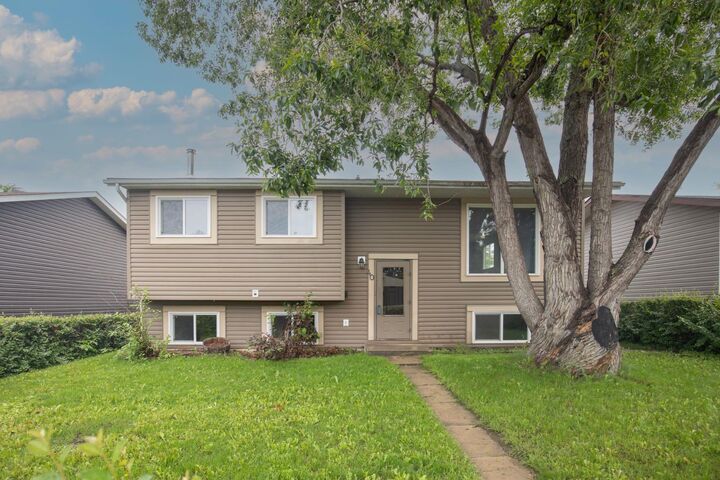 Property Photo:  40 Olsen Street  AB T4P 1S5 