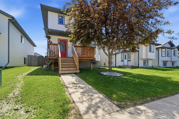 Property Photo: 19 Fenwood Close AB T4S 2K4