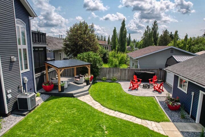 Property Photo: 833 10 Avenue NE AB T0M 2A0