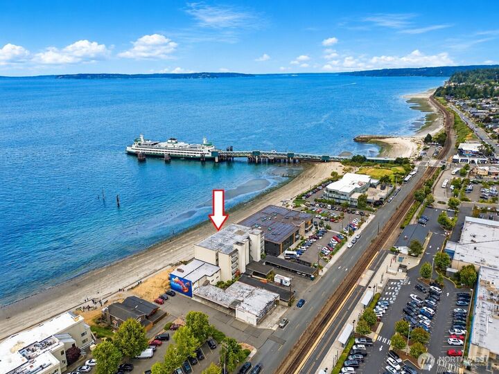 Property Photo: 200 Beach Place 103 WA 98020