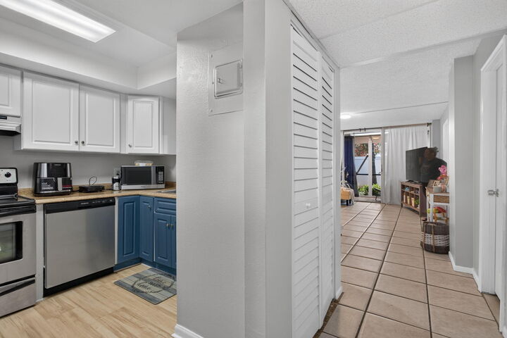 Property Photo:  118 Royal Pk Drive 1F  FL 33309 