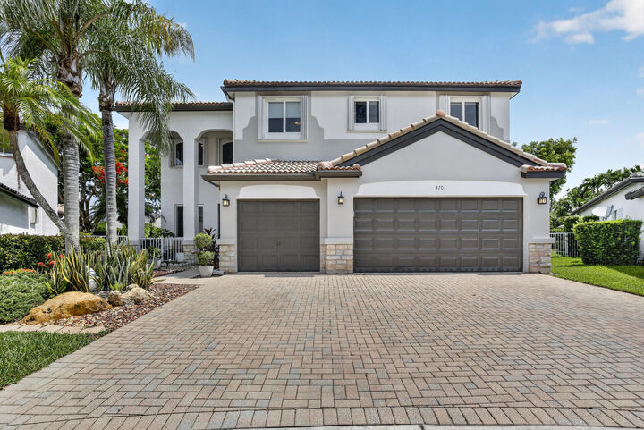Property Photo:  3701 Condor Court  FL 33331 