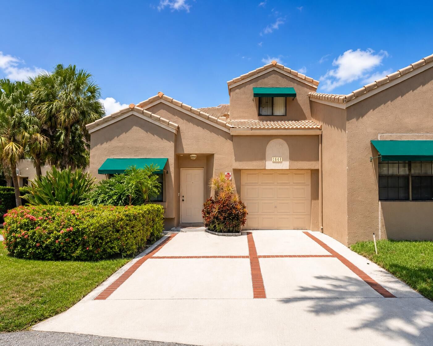 Property Photo:  1644 Cypress Pointe Drive 1-9  FL 33071 