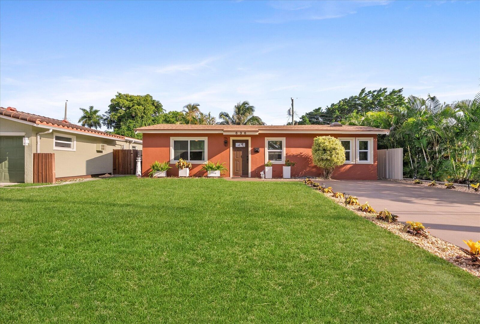 Property Photo:  636 NE 16th Court  FL 33305 