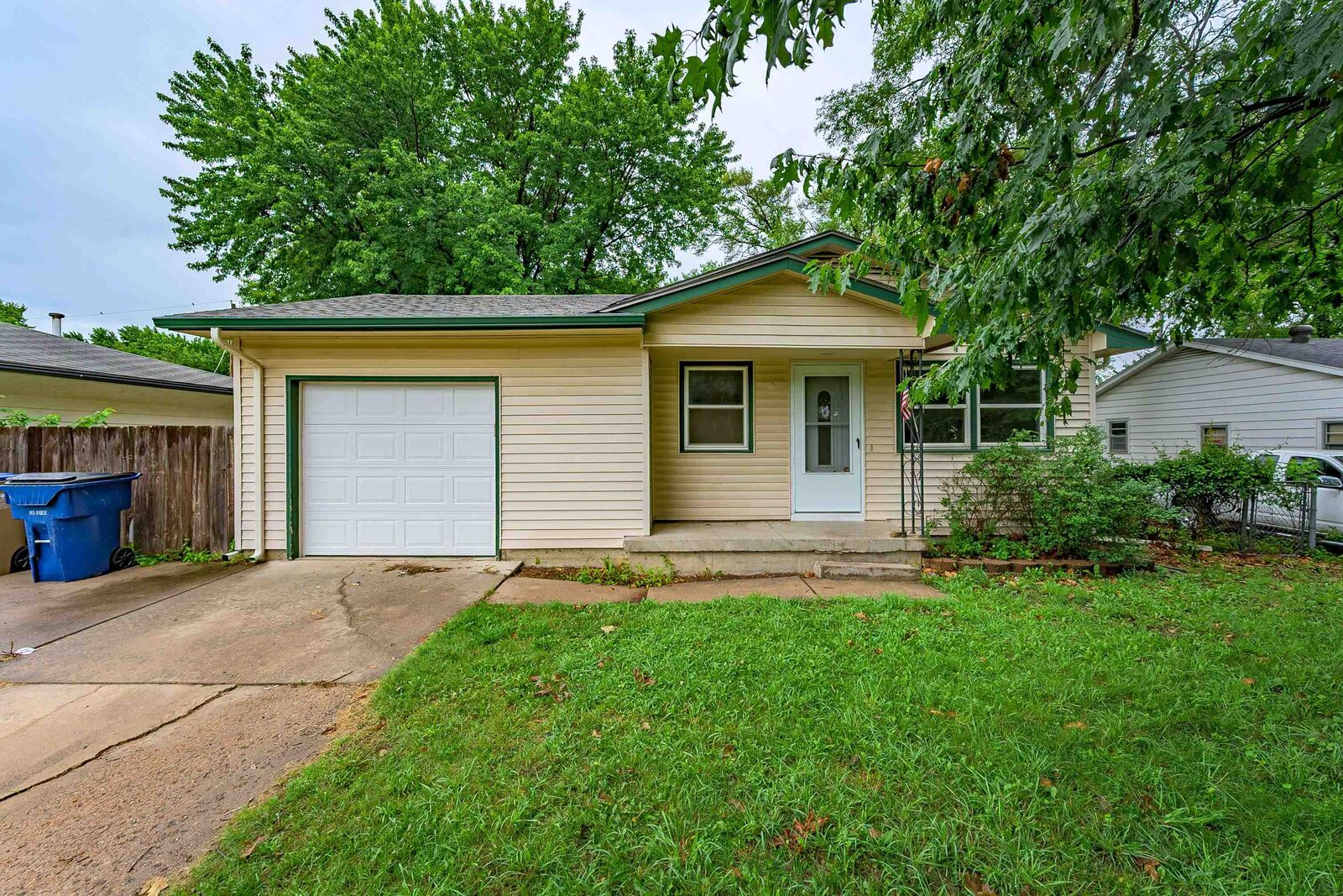 Property Photo:  6334 N Scottsville St  KS 67219-1710 