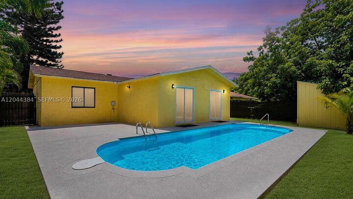 Property Photo: 611 SW 76th Ter FL 33068