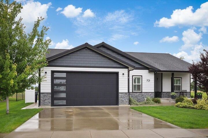 Property Photo:  701 N Country Club Dr  WA 99006 