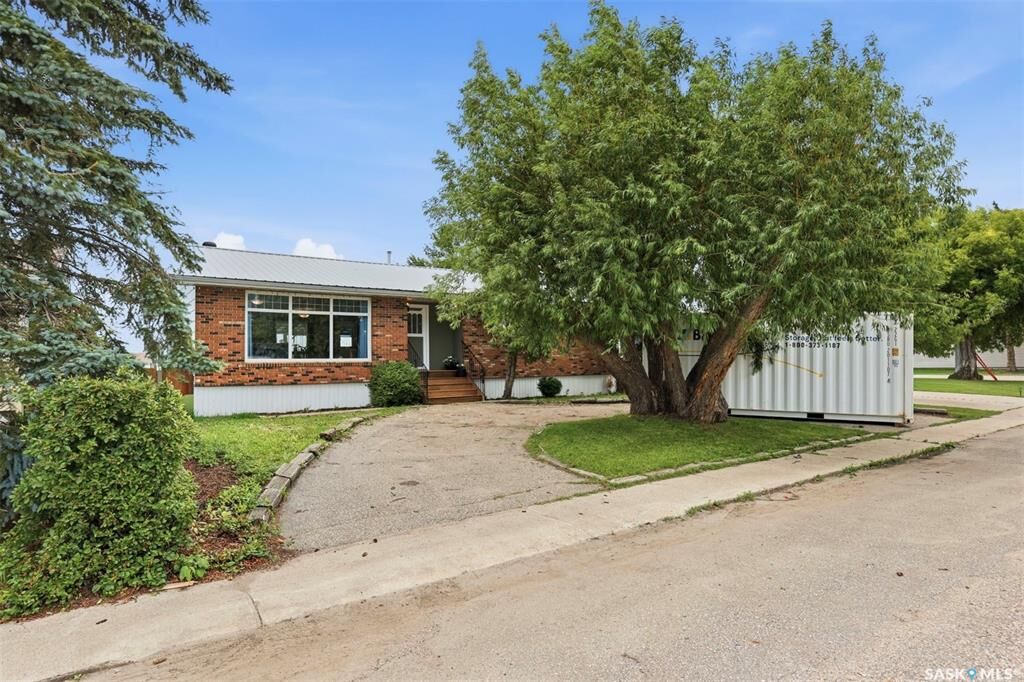 Property Photo:  304 4th Avenue  SK S0K 2L0 