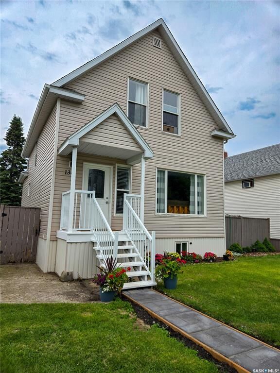 Property Photo: 134 9th Avenue W SK S0A 2P0