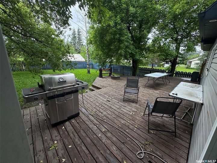 Property Photo: 305 2nd Street N SK S0K 4C0