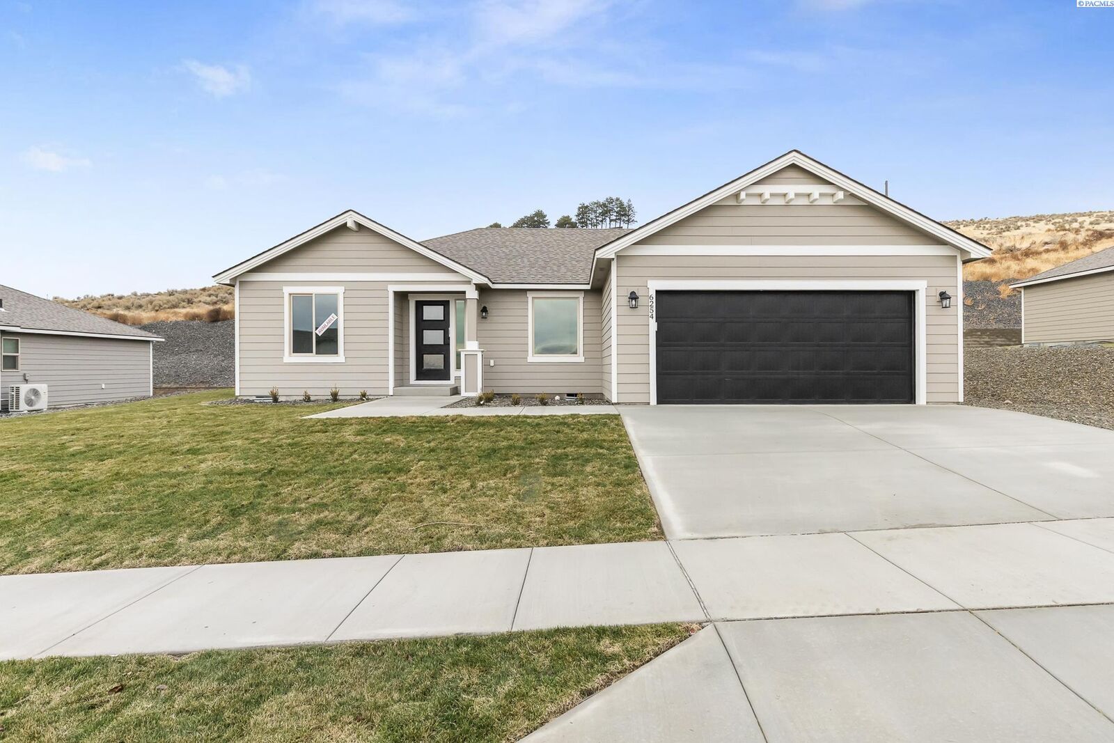 Property Photo:  6254 W 28th Ave  WA 99338 