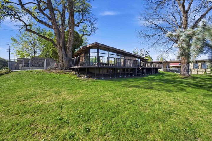 Property Photo:  706 S Morain St  WA 99336 