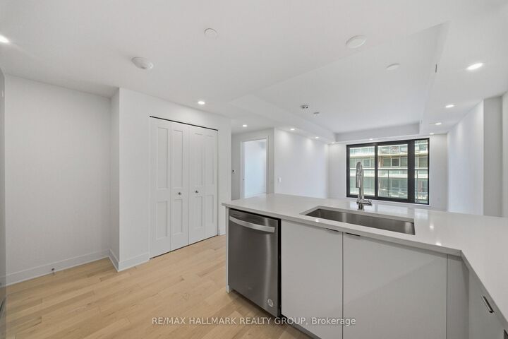 Property Photo: 180 George Street 1703 ON K1N 0G8