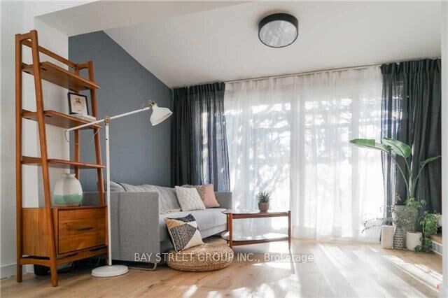 Property Photo:  194 Major Street  ON M5S 2L3 