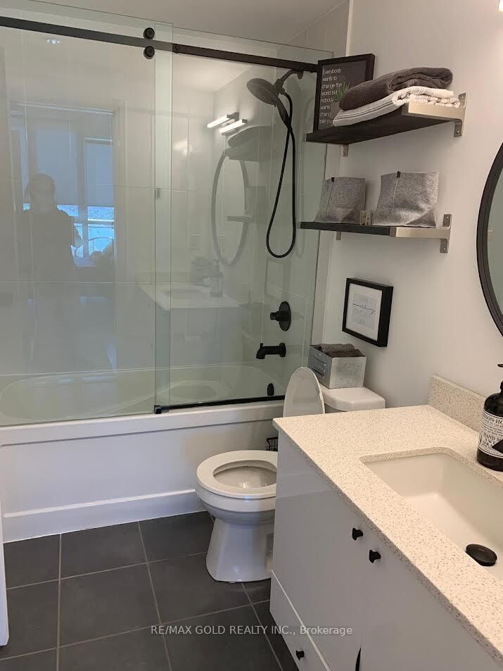 Property Photo:  75 Eglinton Avenue W 905  ON L5R 1B2 