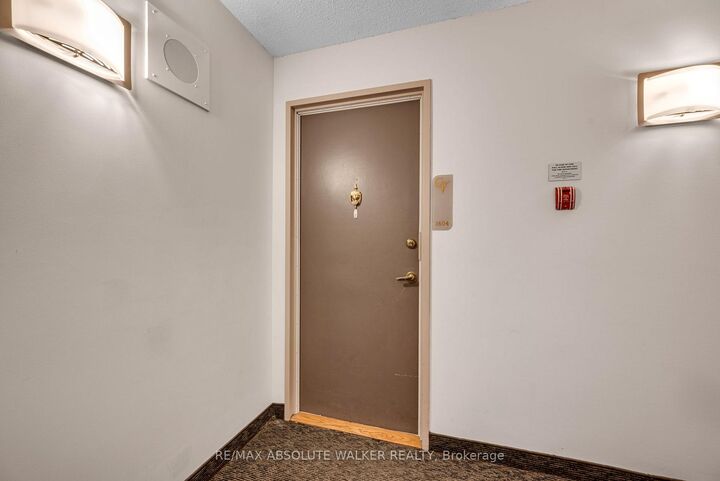 Photo de la propriété:  158C McArthur Avenue 1604  ON K1L 8E7 