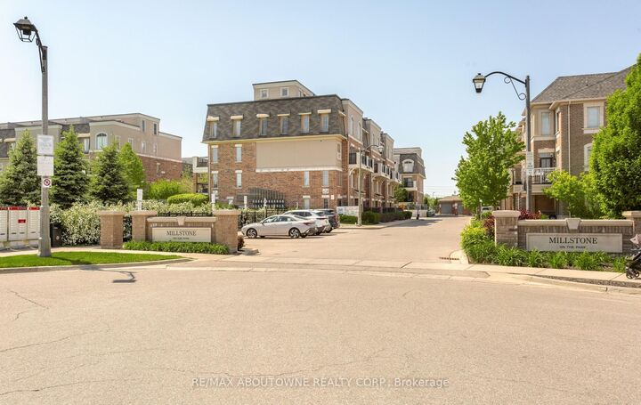 Photo de la propriété: 2441 Greenwich Drive 1 ON L6M 0S3