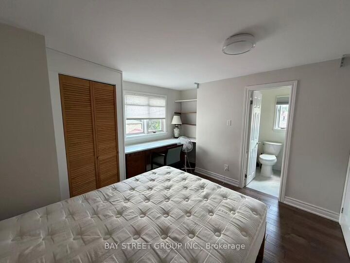 Property Photo:  19 Dunsfold Drive 3  ON M1B 1T5 