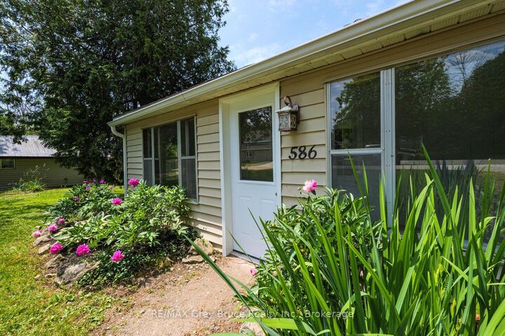 586 Dawson Street S — photo 1