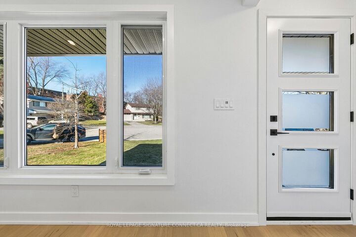 Property Photo:  15 Colonial Court  ON L8K 4H2 