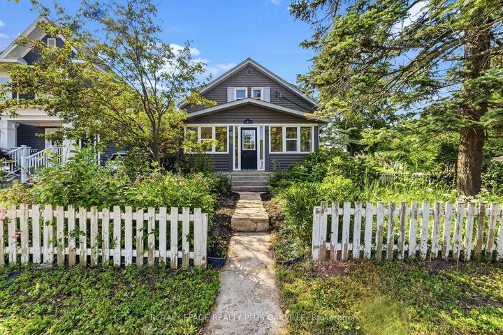 Property Photo:  47 Stewart Street  ON L6K 1X6 