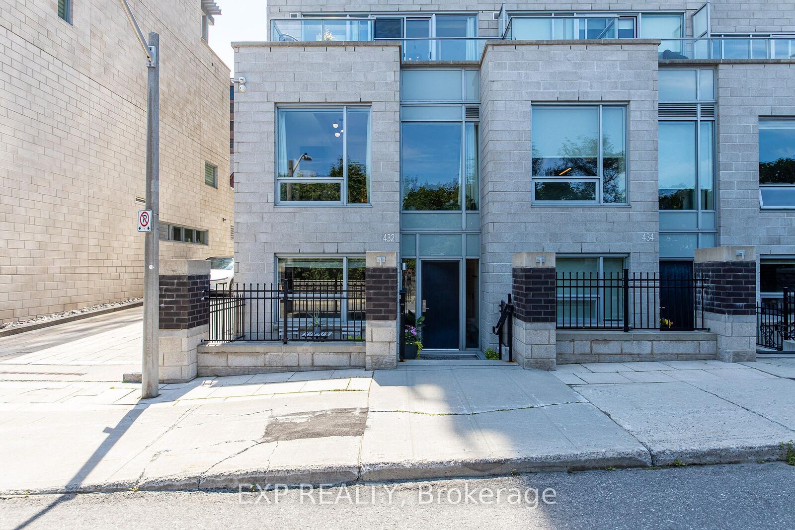 Property Photo: 432 Sparks Street ON K1R 0B3