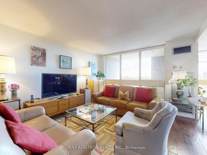 Property Photo:  5 Kenneth Avenue 1208  ON M2N 6M7 