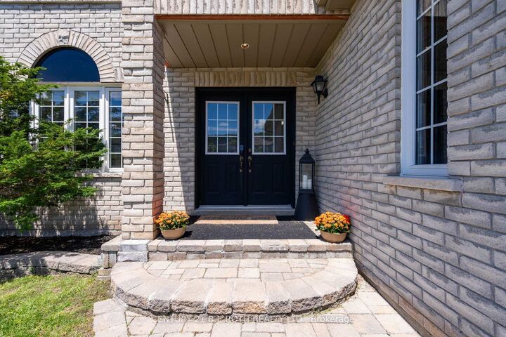Property Photo:  22 Silvercreek Crescent  ON L4N 1S7 