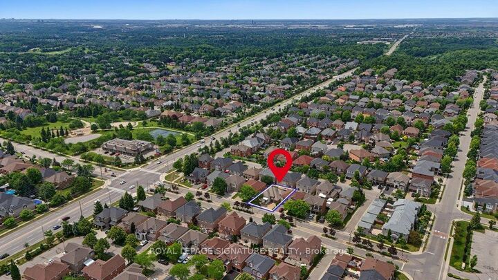 Property Photo:  26 Saint Clare Boulevard  ON L4H 2A2 