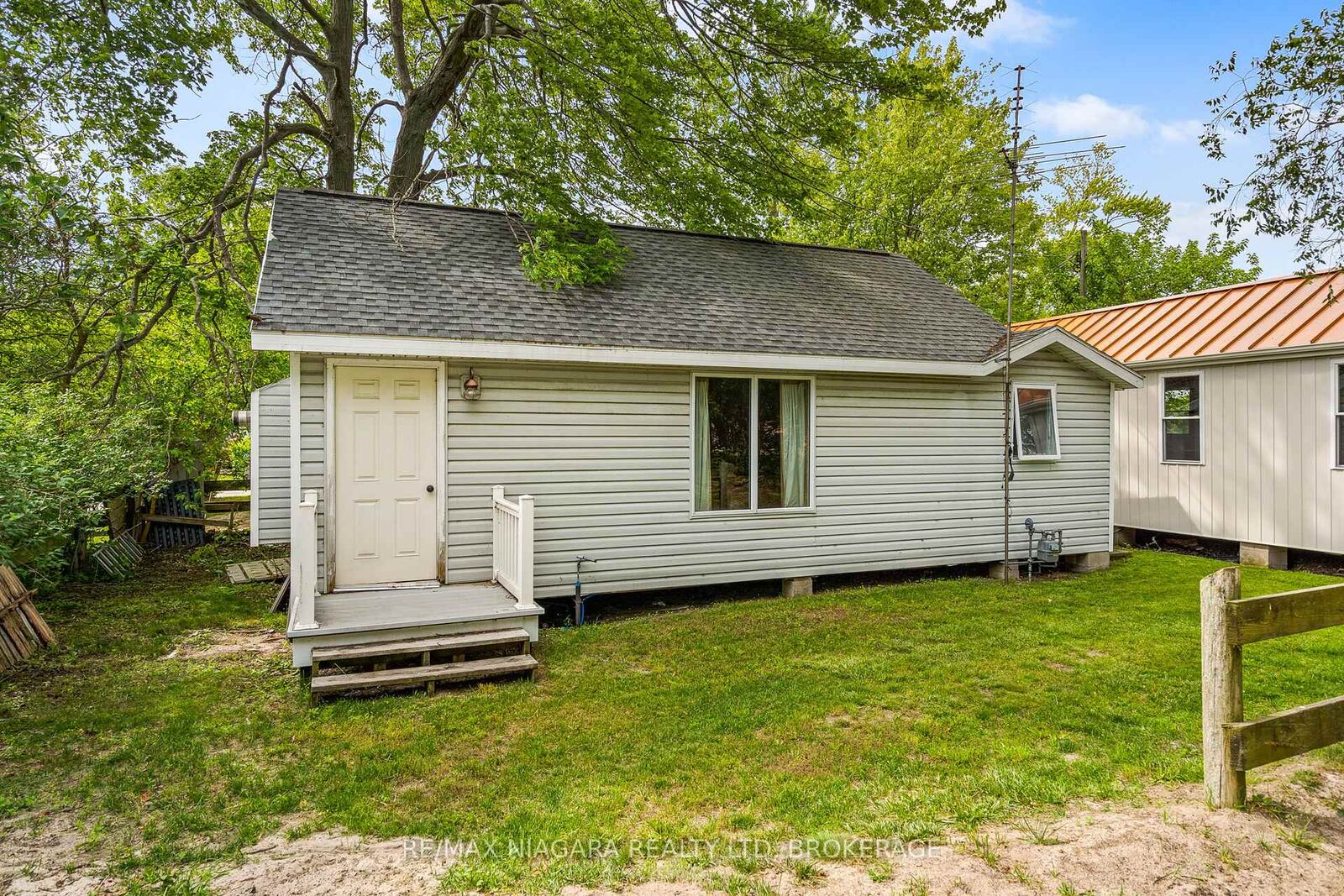Property Photo: 12213 Lakeshore Road ON L0S 1V0