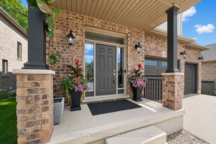 Property Photo:  196 Maple Bush Drive  ON N1T 0B7 