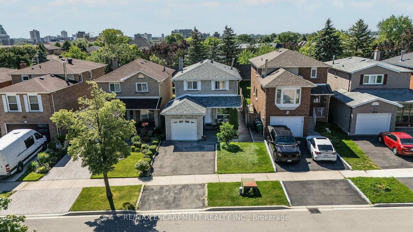 Property Photo:  234 Lech Walesa Drive  ON L5B 3H3 