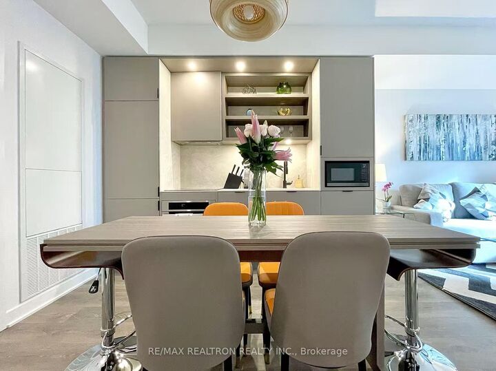 Property Photo:  55 Charles Street E 1609  ON M4Y 0J1 