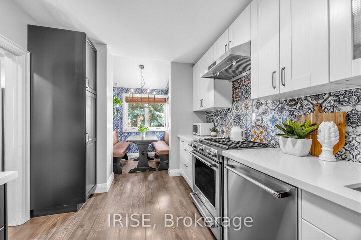 Property Photo:  2 Beechwood Avenue  ON M6N 4T1 