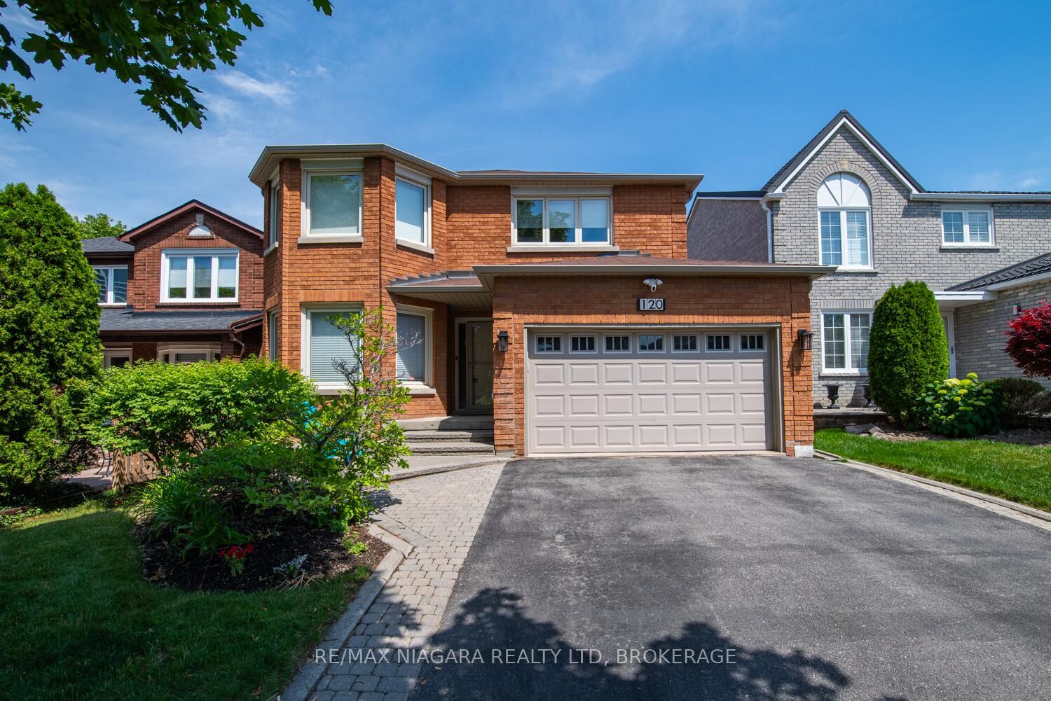 Property Photo: 120 Janesville Road ON L4J 7A2