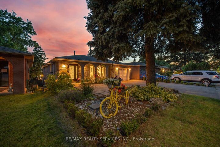 Property Photo:  133 Romfield Circuit  ON L3T 3H7 